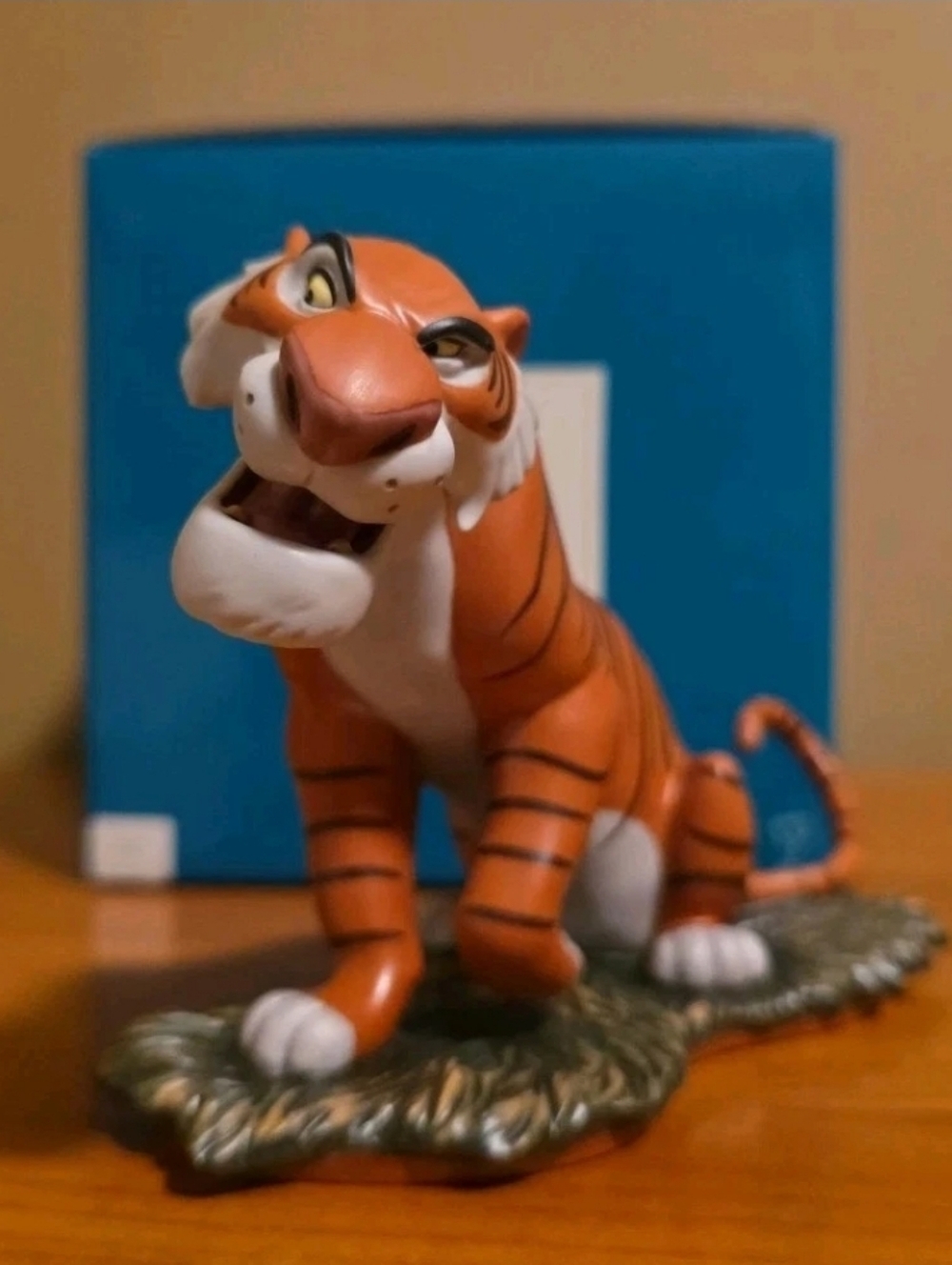 Jungle Book "Everyone Runs from Shere Khan" Figure with COA Walt Disney Classic